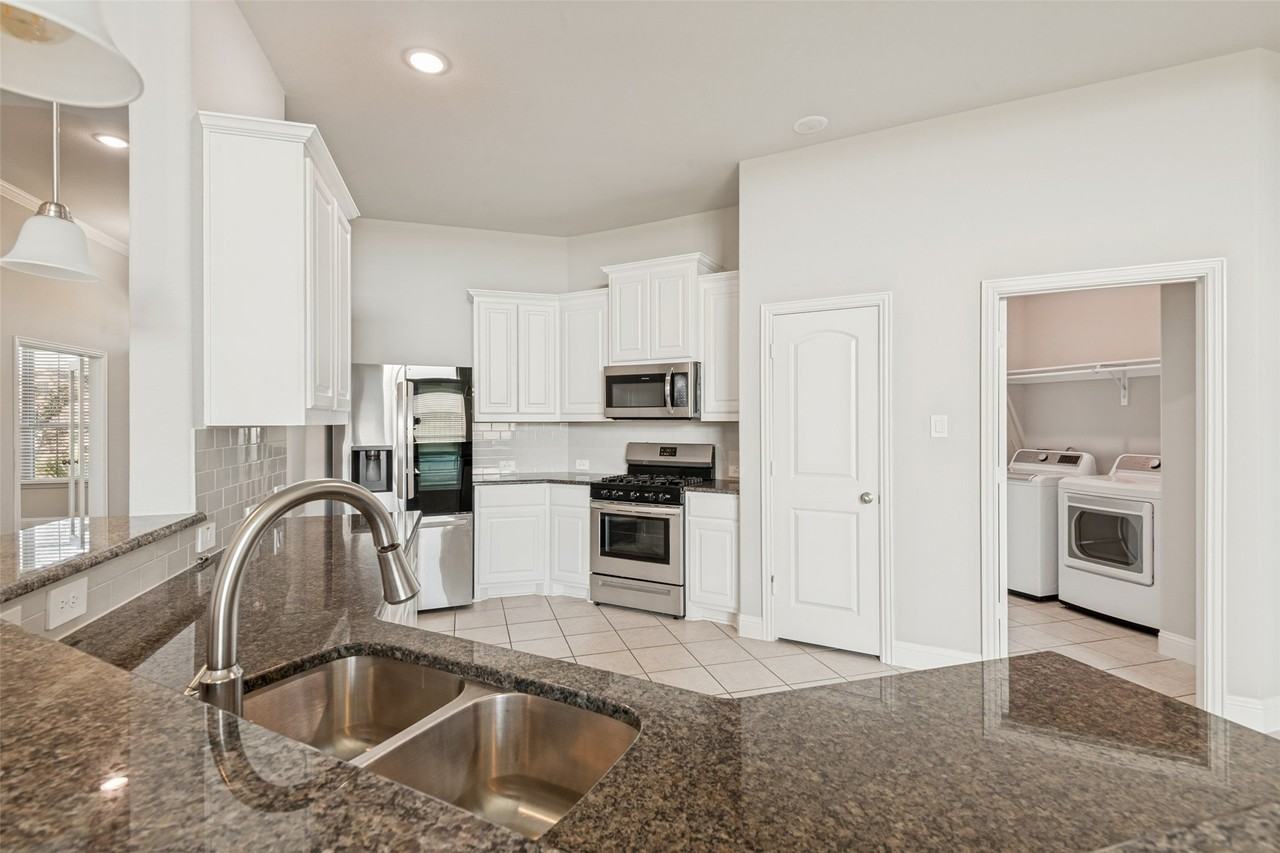 328 Van Buren Dr - Photo 4 of 13