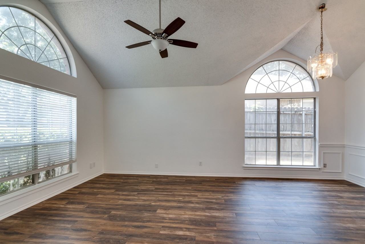 319 Kessler Dr - Photo 3 of 33