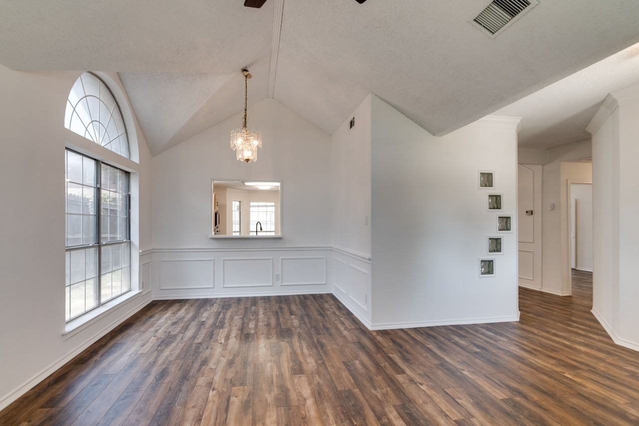 319 Kessler Dr - Photo 6 of 33