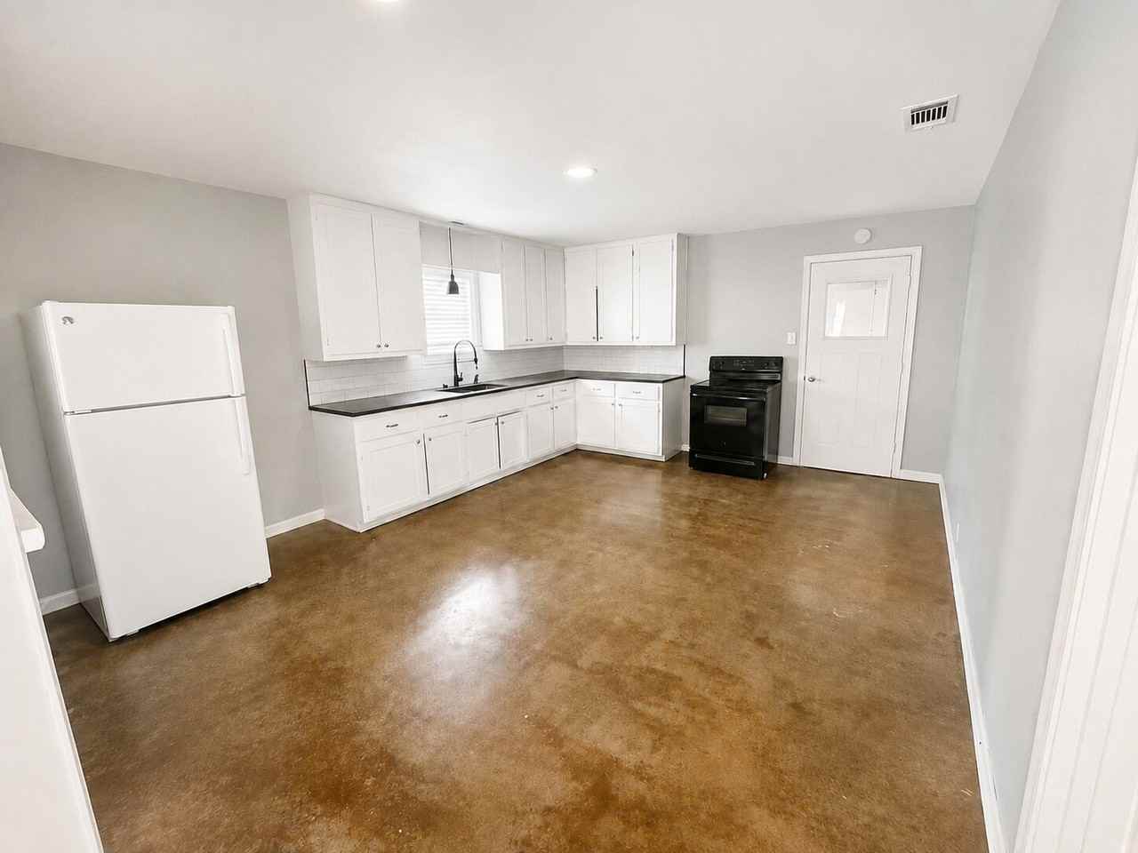 5283 Carpenters Bluff Rd - Photo 4 of 12