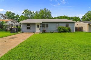 featured image of 3847 Castle Hills Dr