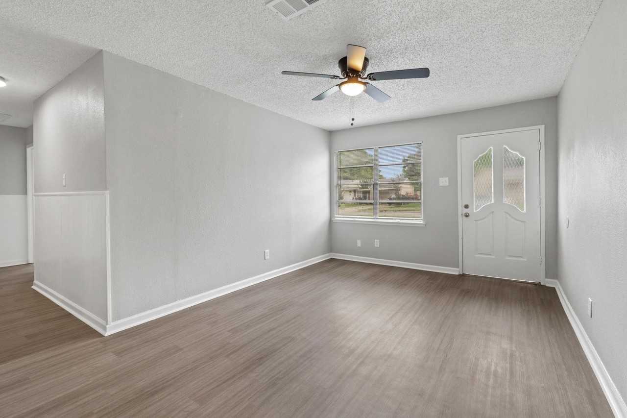 3847 Castle Hills Dr - Photo 5 of 13