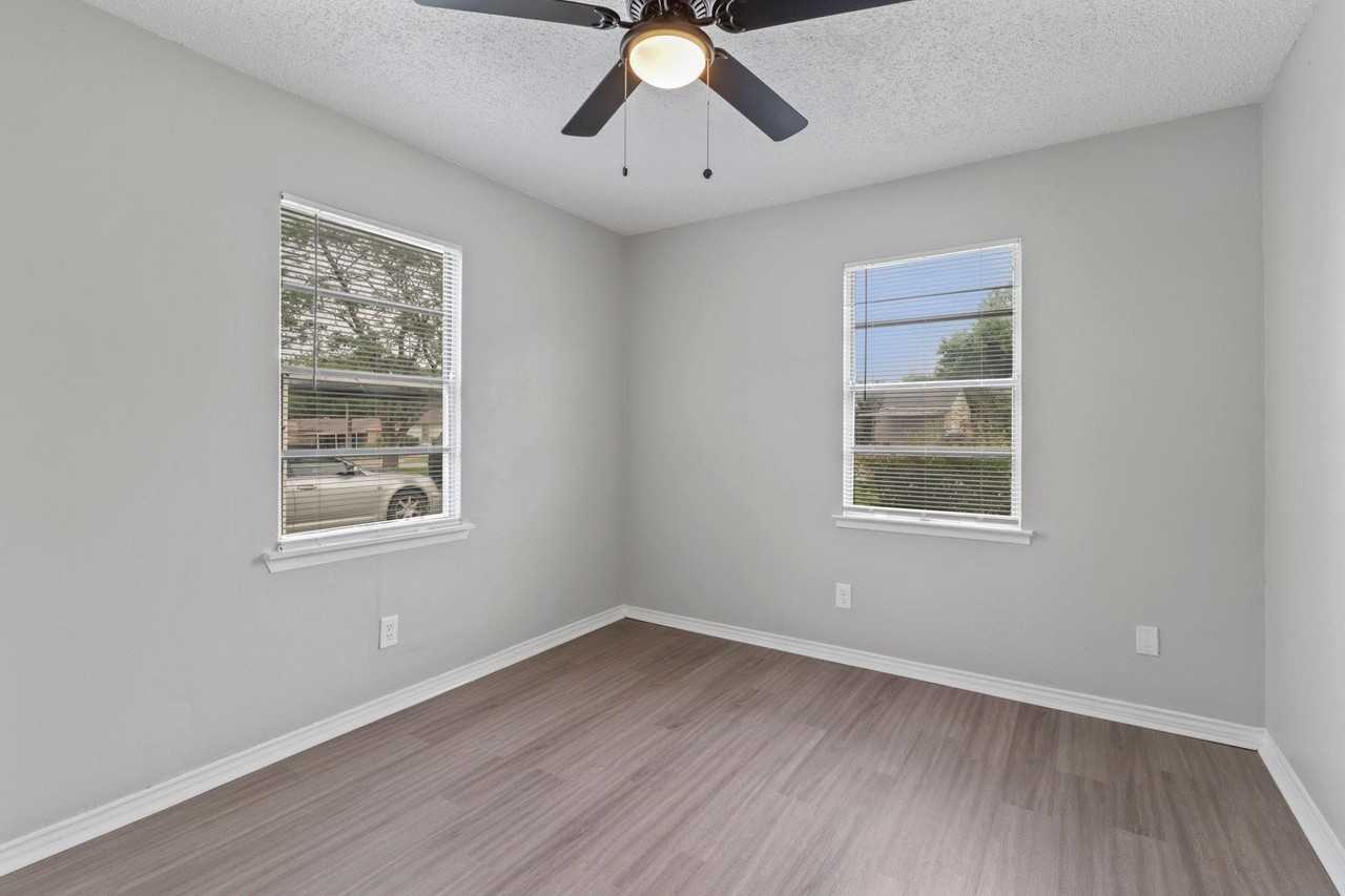 3847 Castle Hills Dr - Photo 6 of 13
