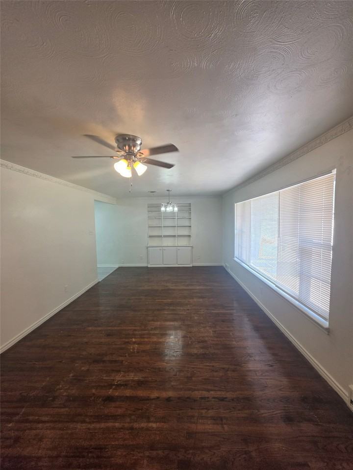 7410 Piedmont Dr - Photo 3 of 11