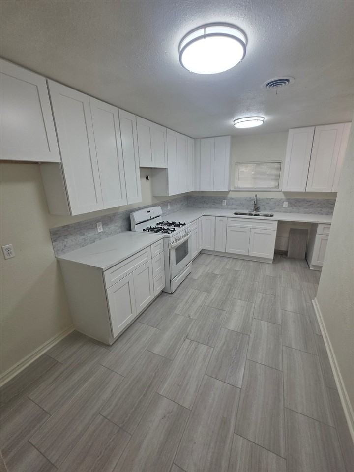 7410 Piedmont Dr - Photo 4 of 11