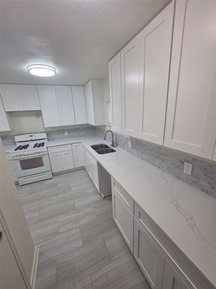 7410 Piedmont Dr - Photo 5 of 11
