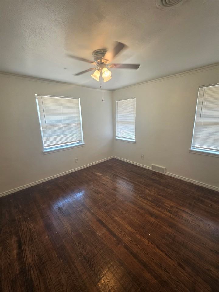 7410 Piedmont Dr - Photo 6 of 11