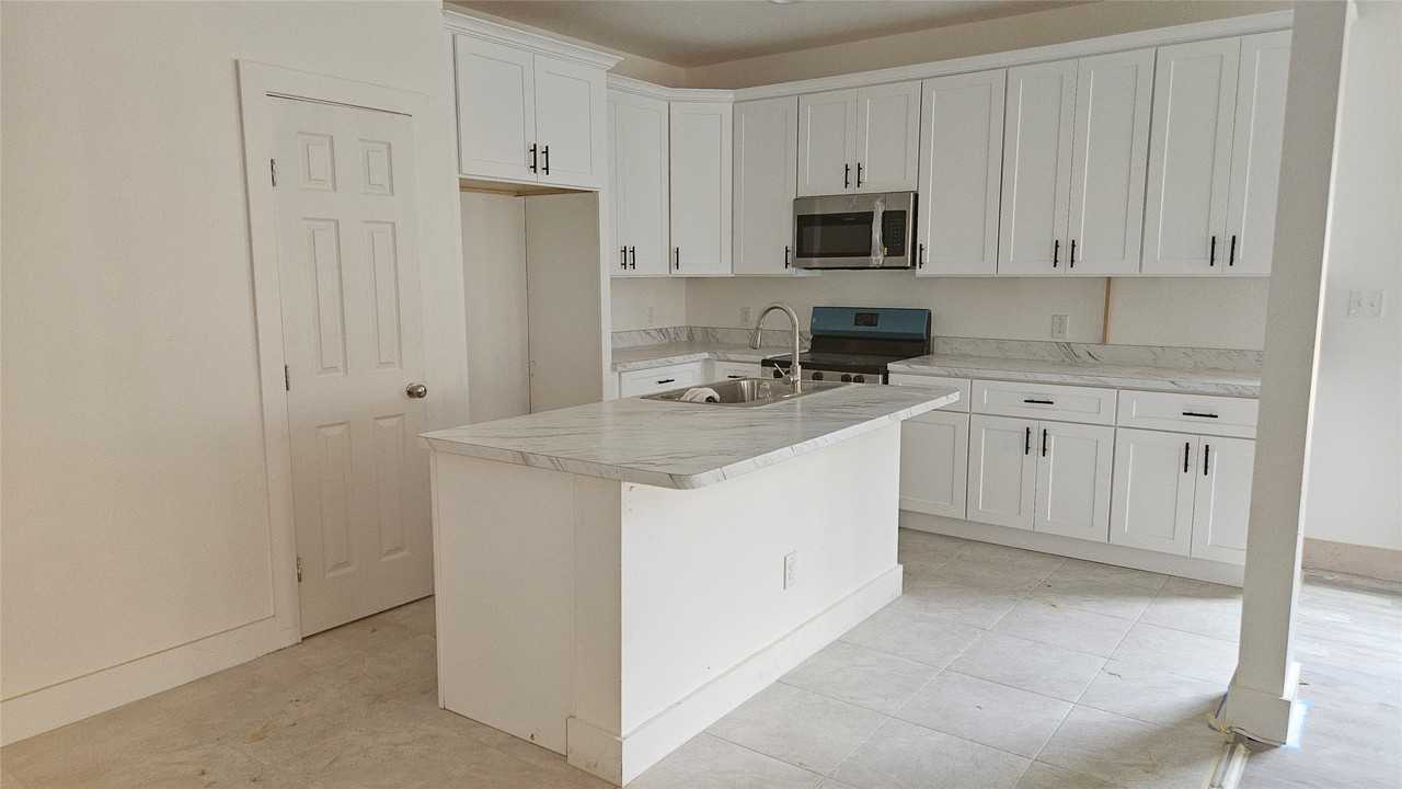 804 S Catherine St - Photo 4 of 14