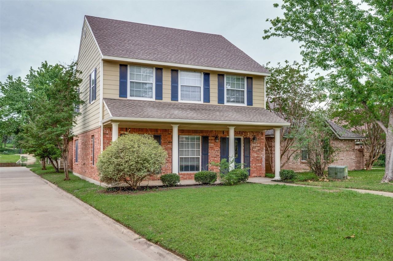 1156 Bent Oaks Dr - Photo 2 of 25