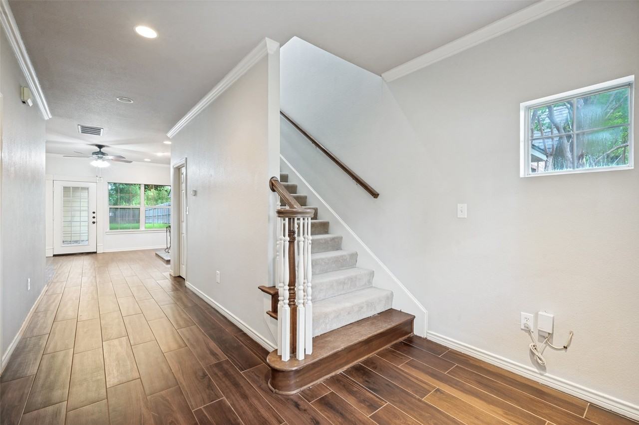 1156 Bent Oaks Dr - Photo 4 of 25