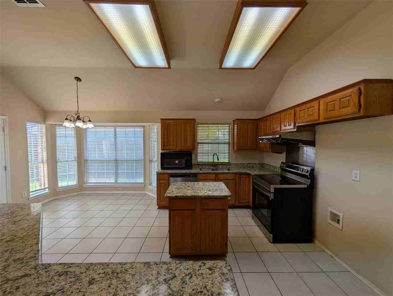 6000 Arlington Dr - Photo 4 of 22