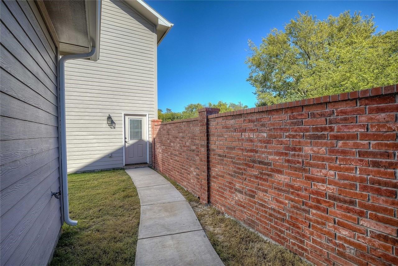 431 Connally St - Photo 7 of 40