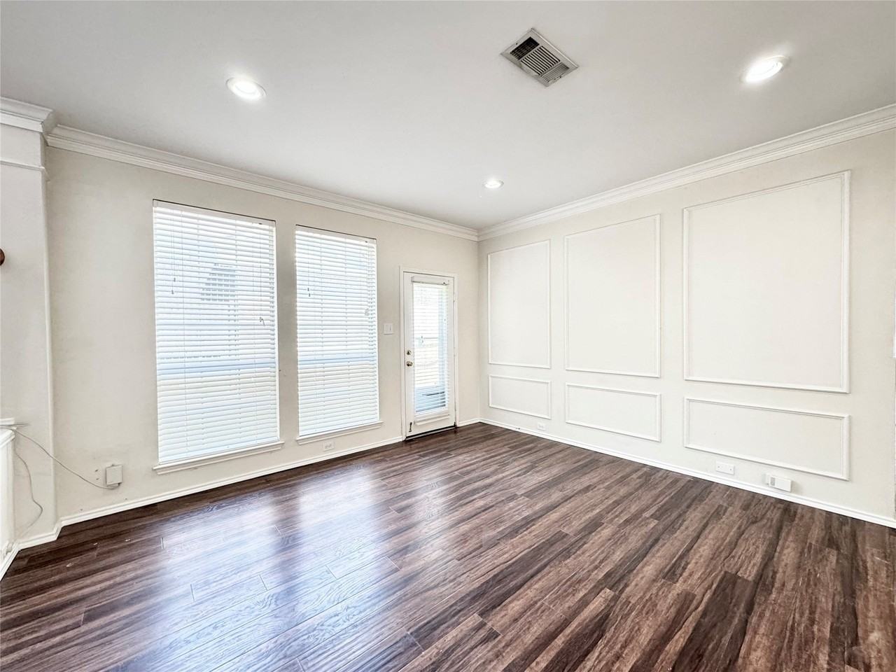 4704 Rockcreek Ln - Photo 4 of 23