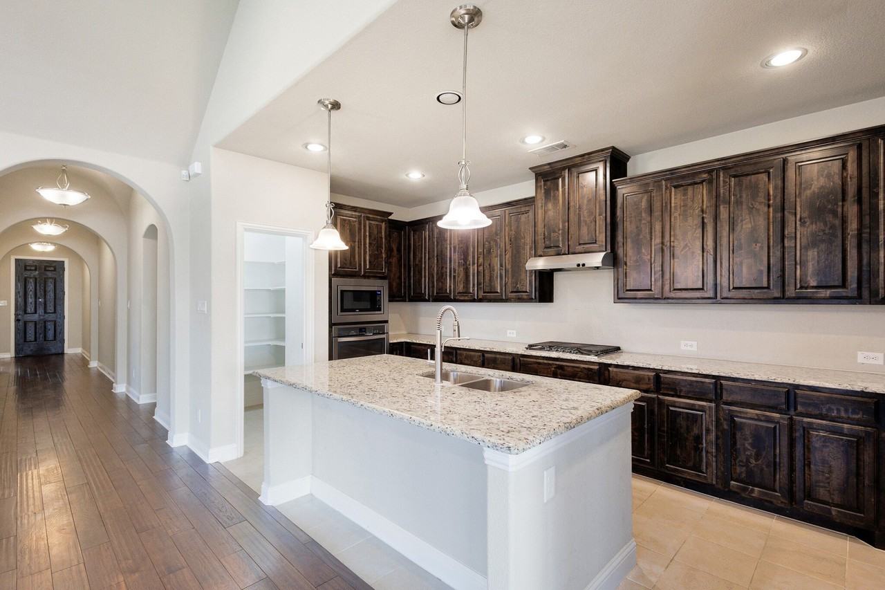 15609 Canyon Rdg - Photo 6 of 29