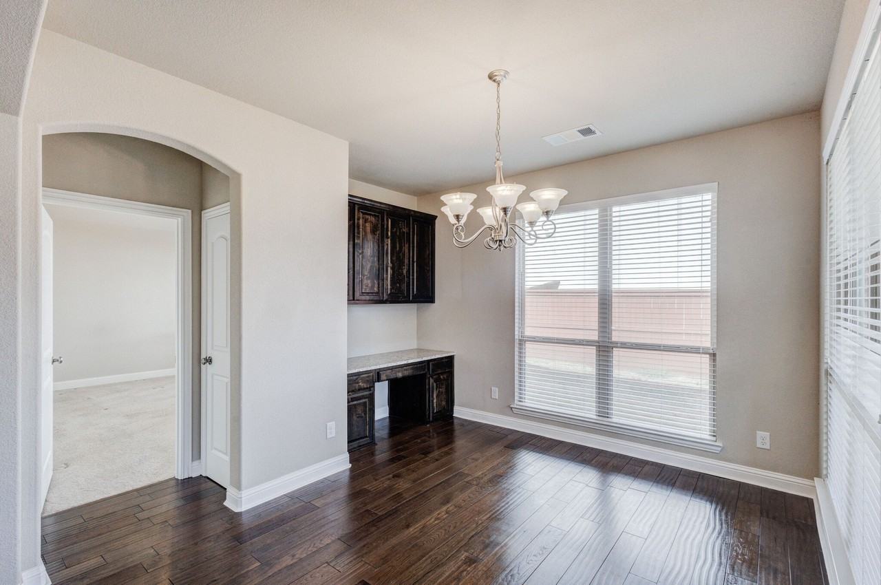 15609 Canyon Rdg - Photo 7 of 29
