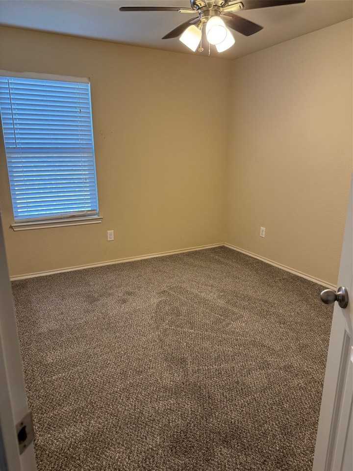 1123 Rainer Dr - Photo 4 of 6