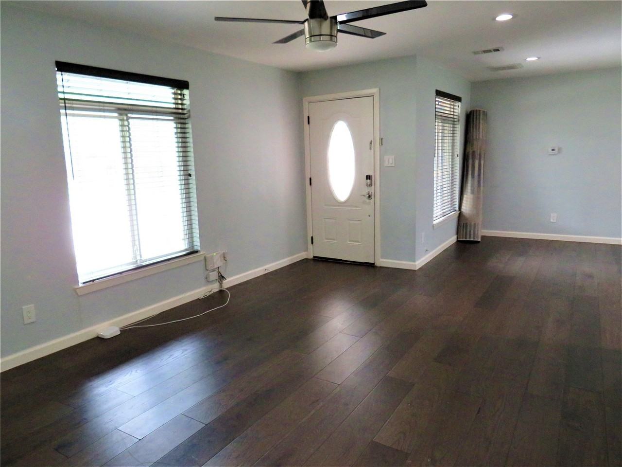 1026 Thomas St - Photo 4 of 20
