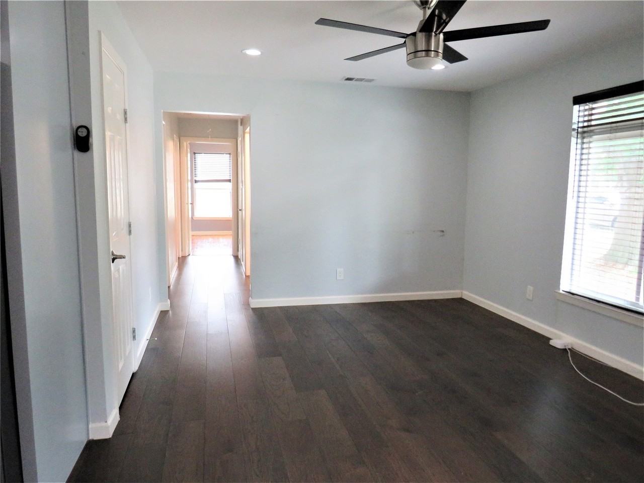 1026 Thomas St - Photo 5 of 20