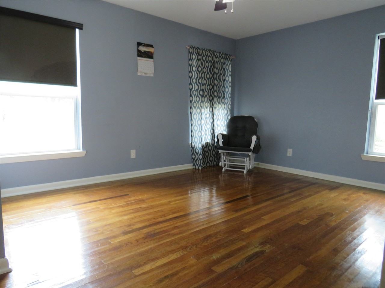 1026 Thomas St - Photo 6 of 20