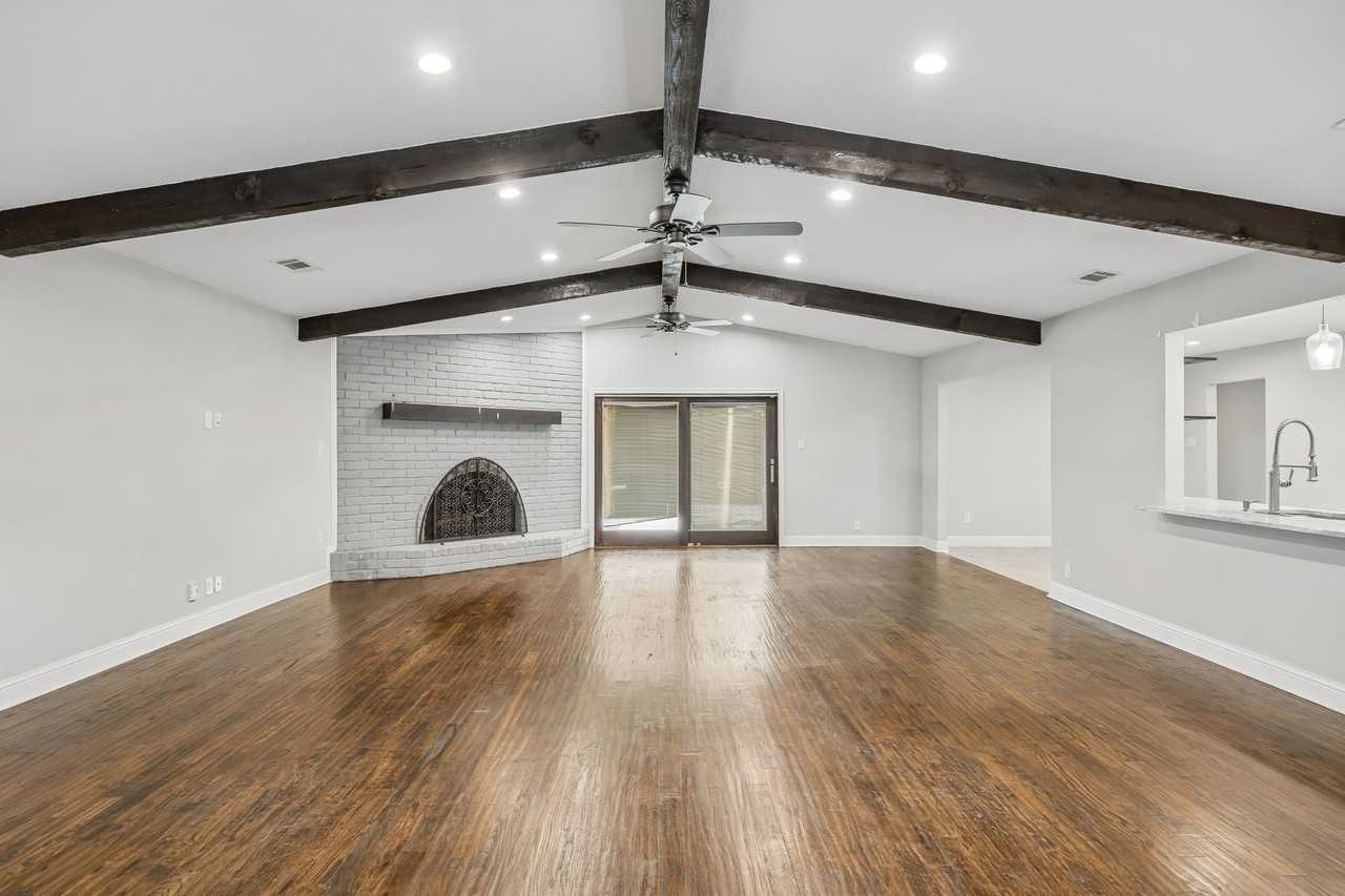 10215 Dale Crest Dr - Photo 2 of 26