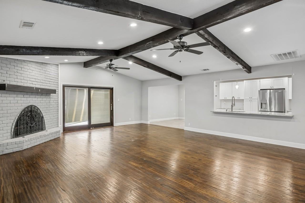 10215 Dale Crest Dr - Photo 4 of 26