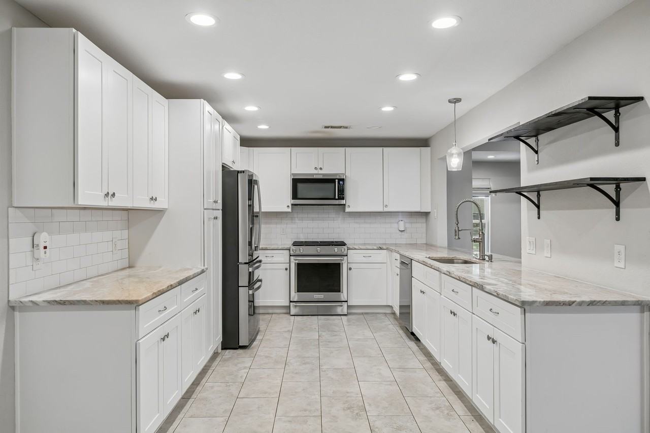 10215 Dale Crest Dr - Photo 5 of 26