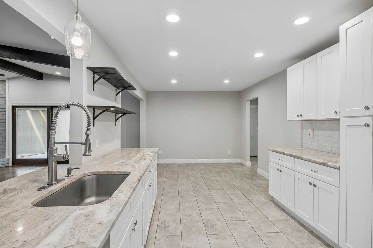 10215 Dale Crest Dr - Photo 7 of 26
