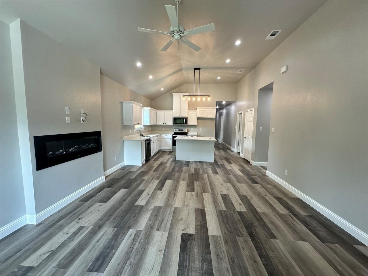 4120 Henderson St - Photo 2 of 15