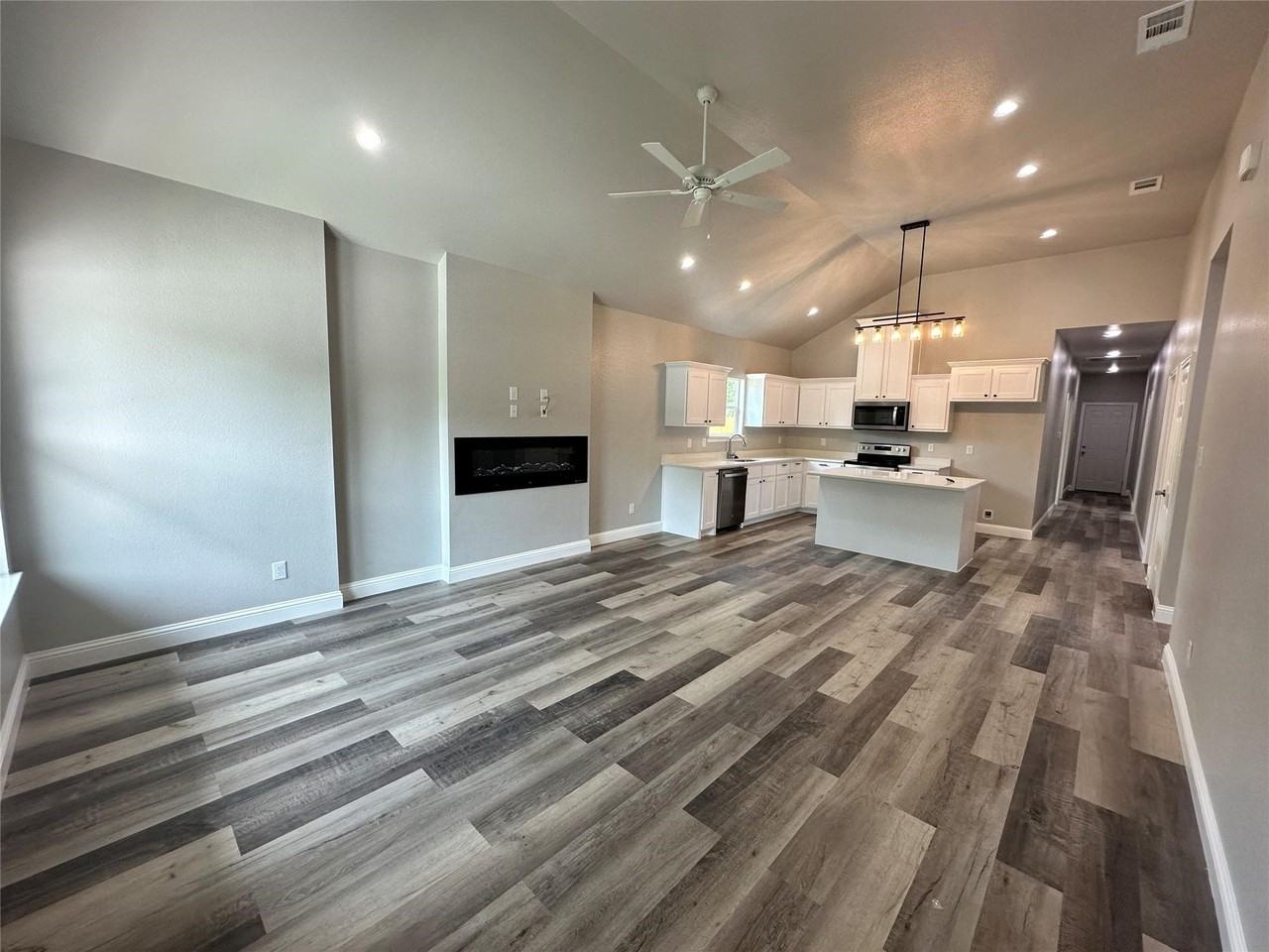 4120 Henderson St - Photo 3 of 15