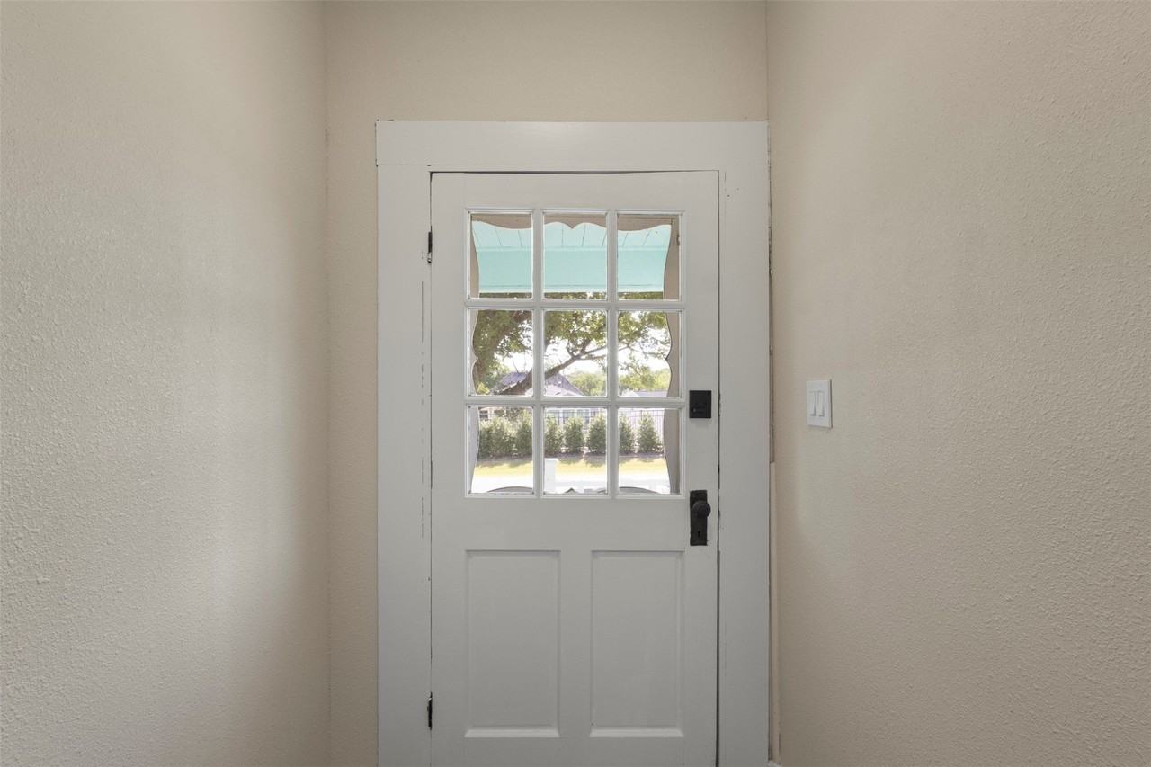 408 S College St - Photo 4 of 20