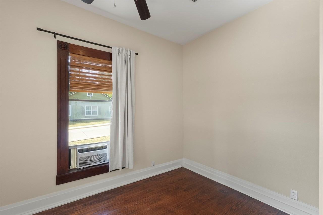 408 S College St - Photo 5 of 20