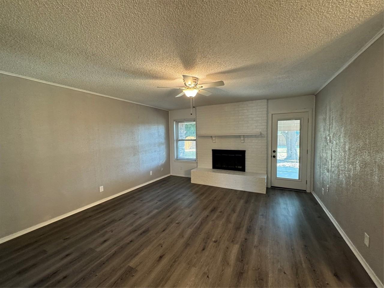 307 Ables St - Photo 5 of 24