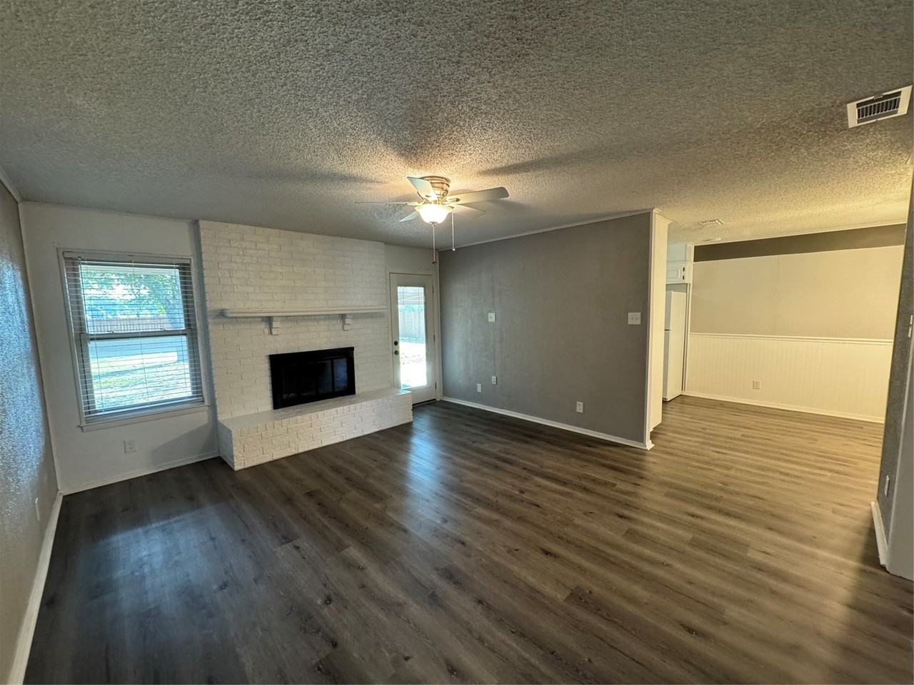 307 Ables St - Photo 6 of 24