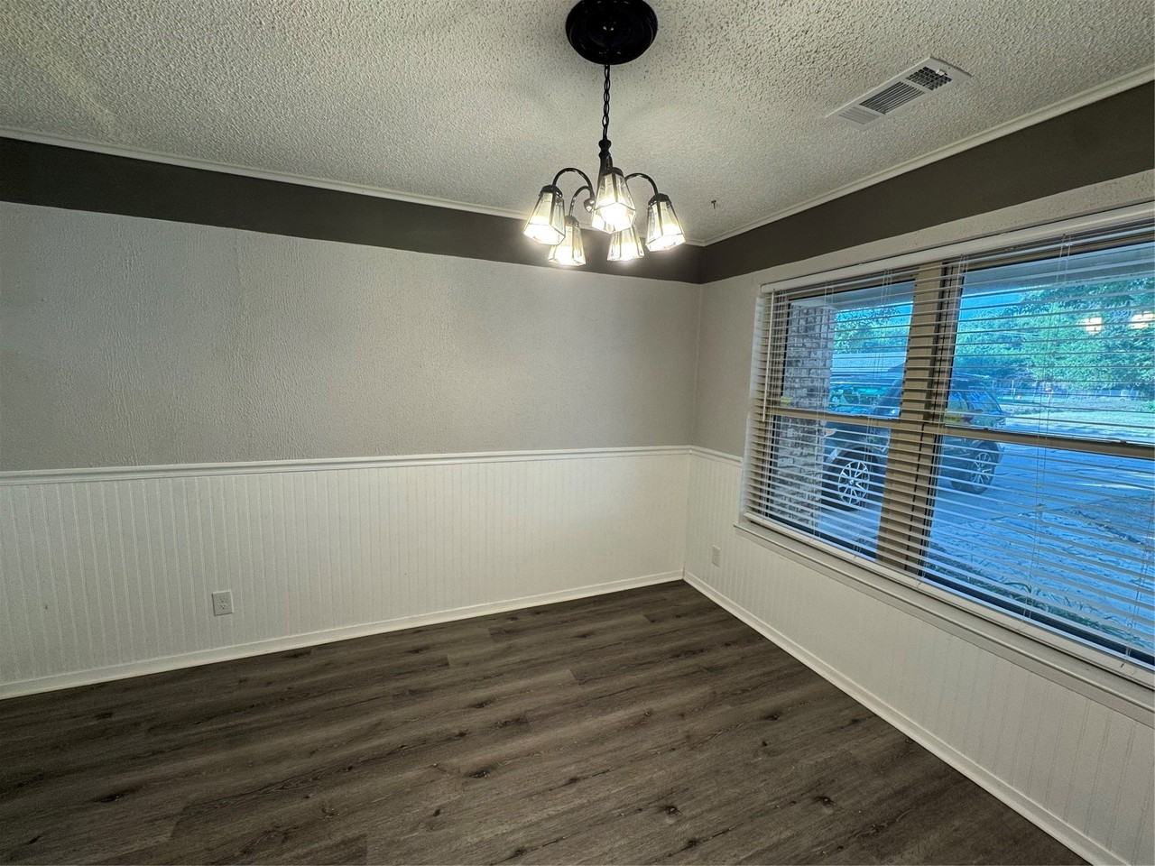 307 Ables St - Photo 7 of 24