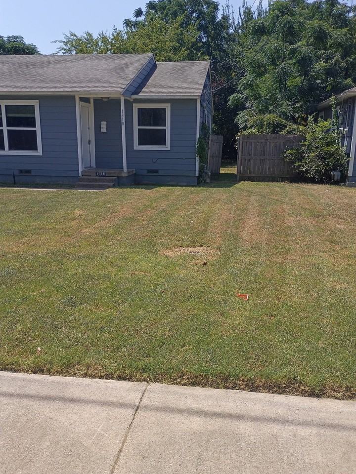 1310 Stone Dr - Photo 2 of 9