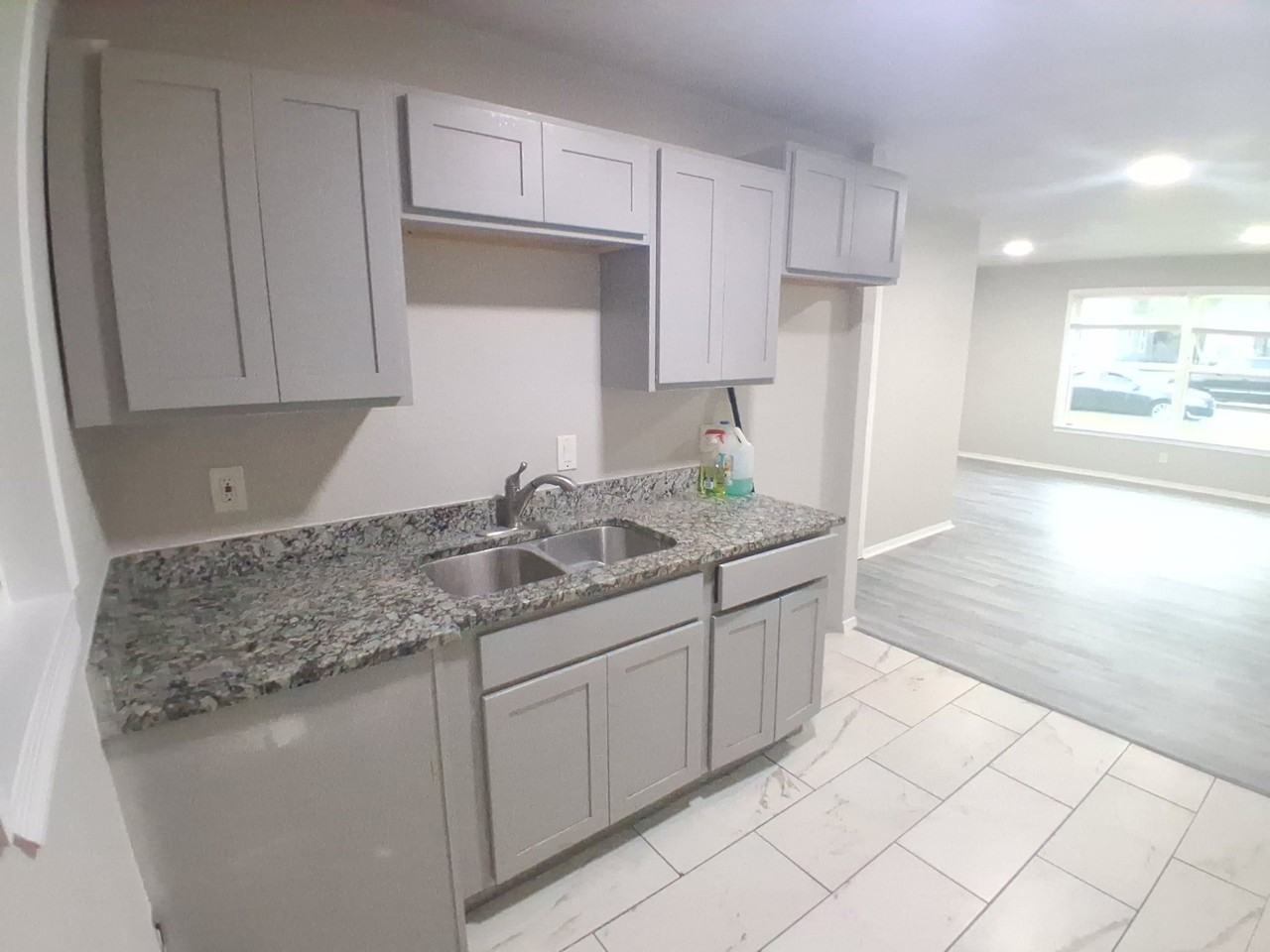 1310 Stone Dr - Photo 4 of 9