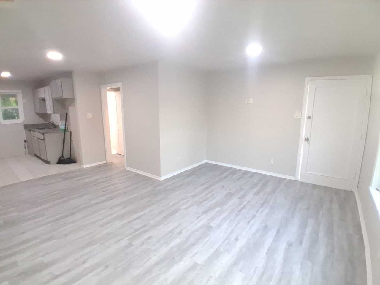 1310 Stone Dr - Photo 6 of 9