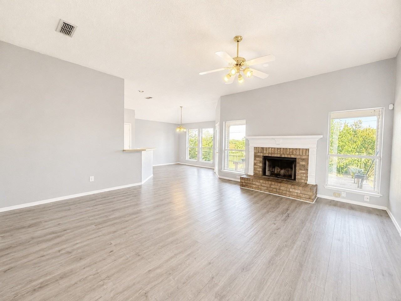 1817 Canterbury Cir - Photo 3 of 12