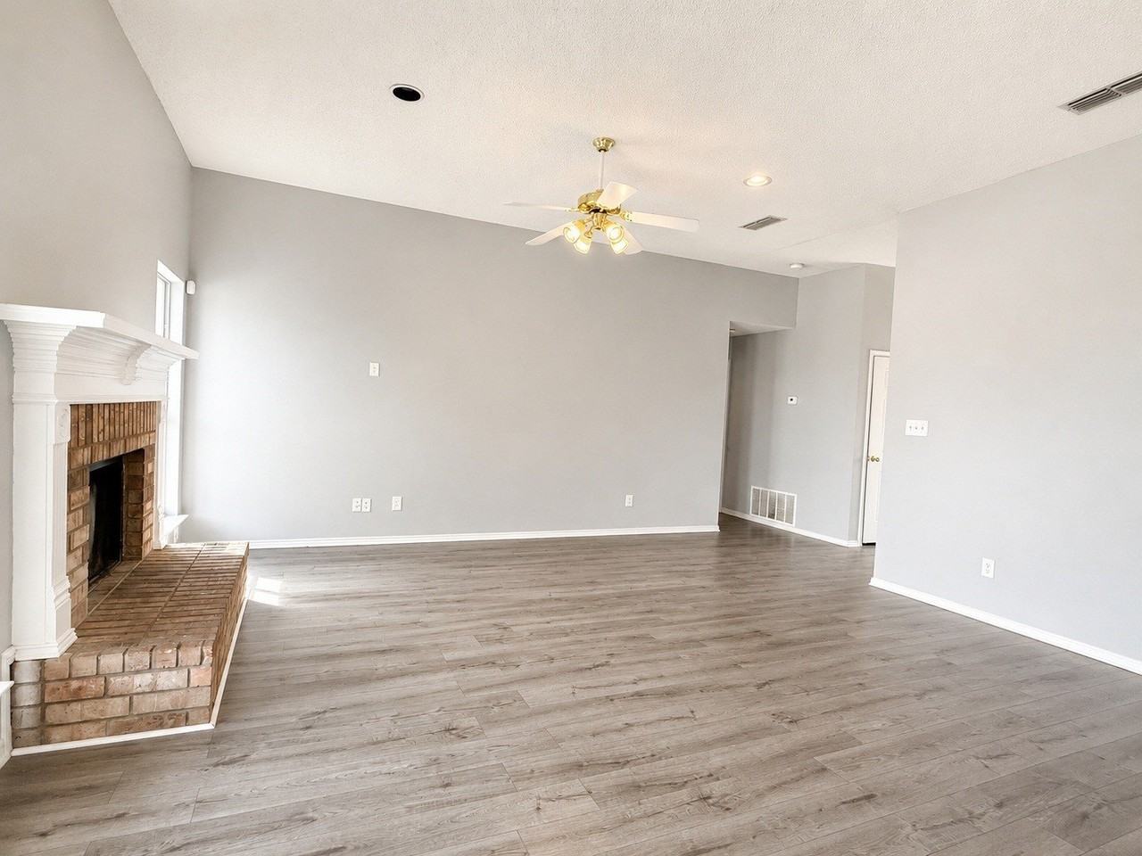 1817 Canterbury Cir - Photo 4 of 12