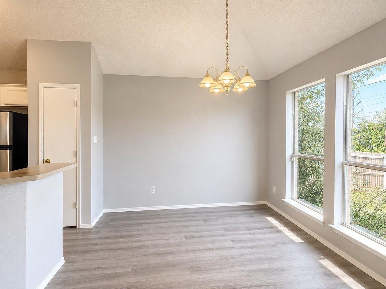 1817 Canterbury Cir - Photo 5 of 12