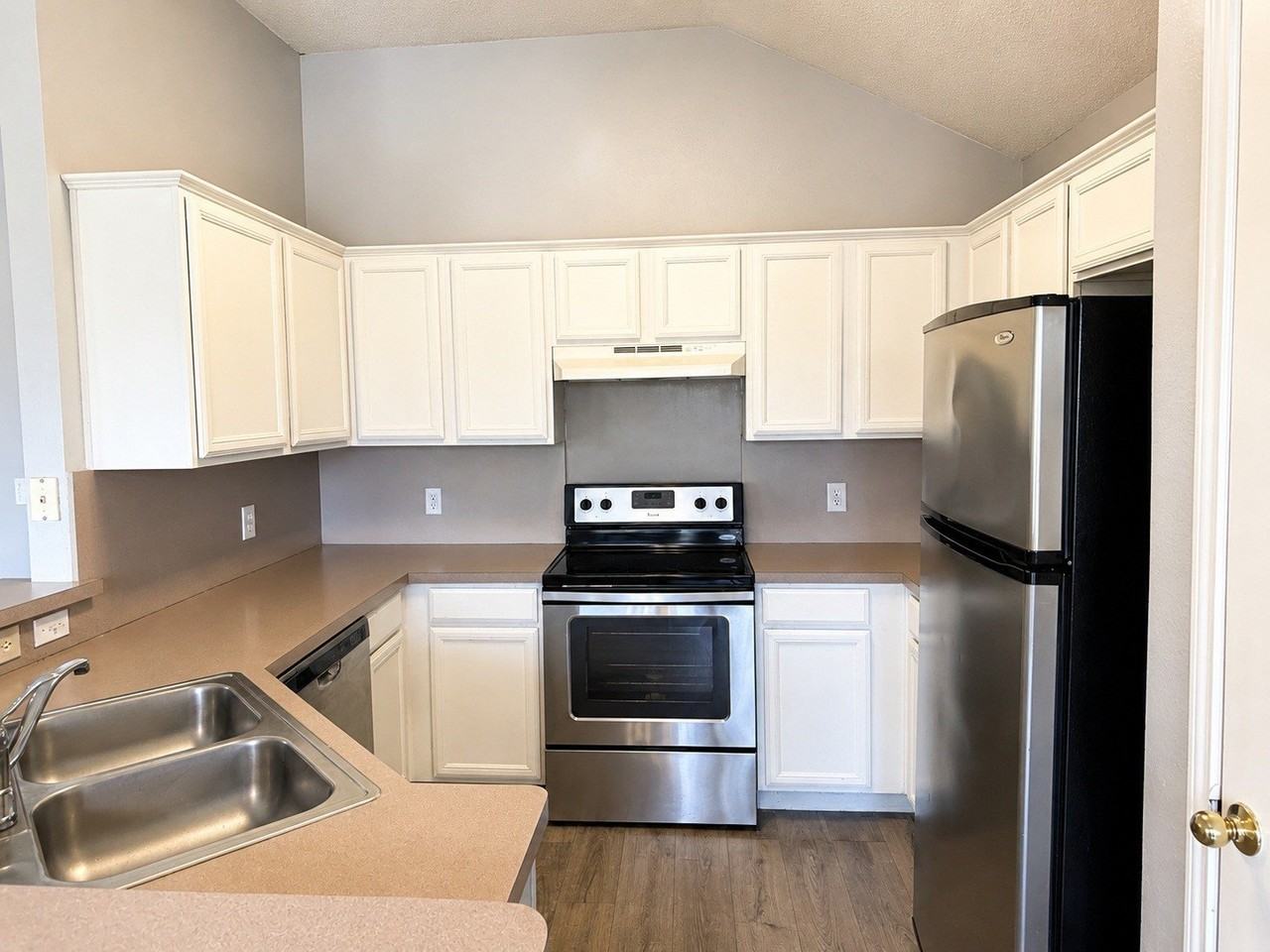 1817 Canterbury Cir - Photo 6 of 12