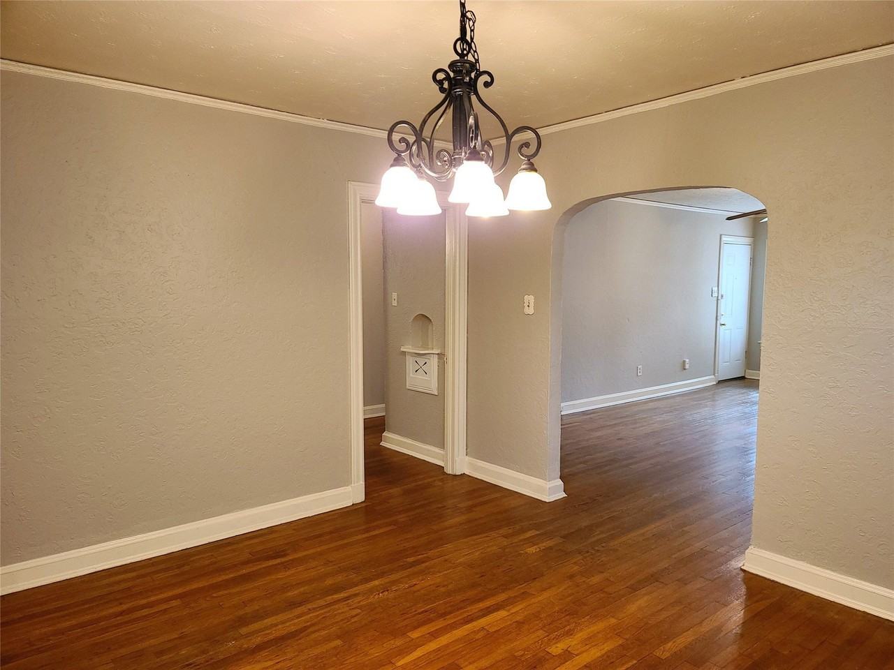 5707 Ross Ave - Photo 4 of 25