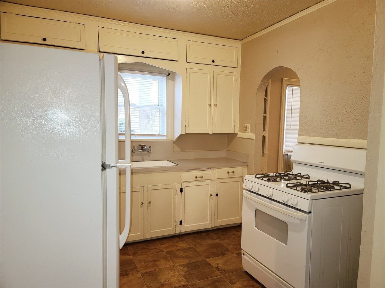 5707 Ross Ave - Photo 5 of 25