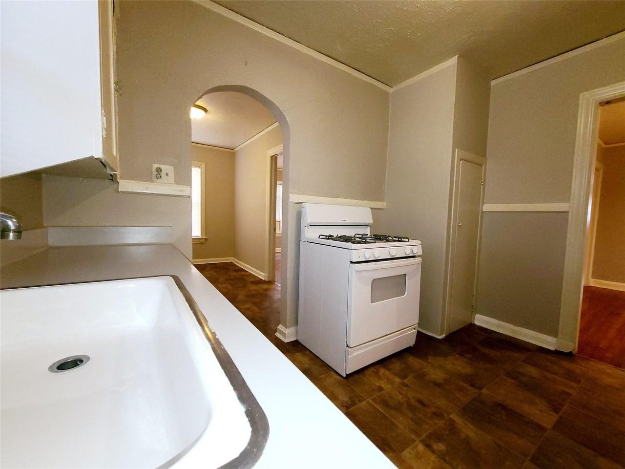 5707 Ross Ave - Photo 7 of 25