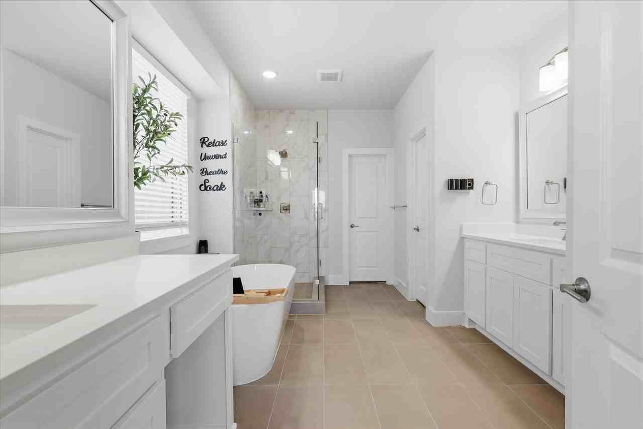 1824 Valencia Dr - Photo 7 of 32