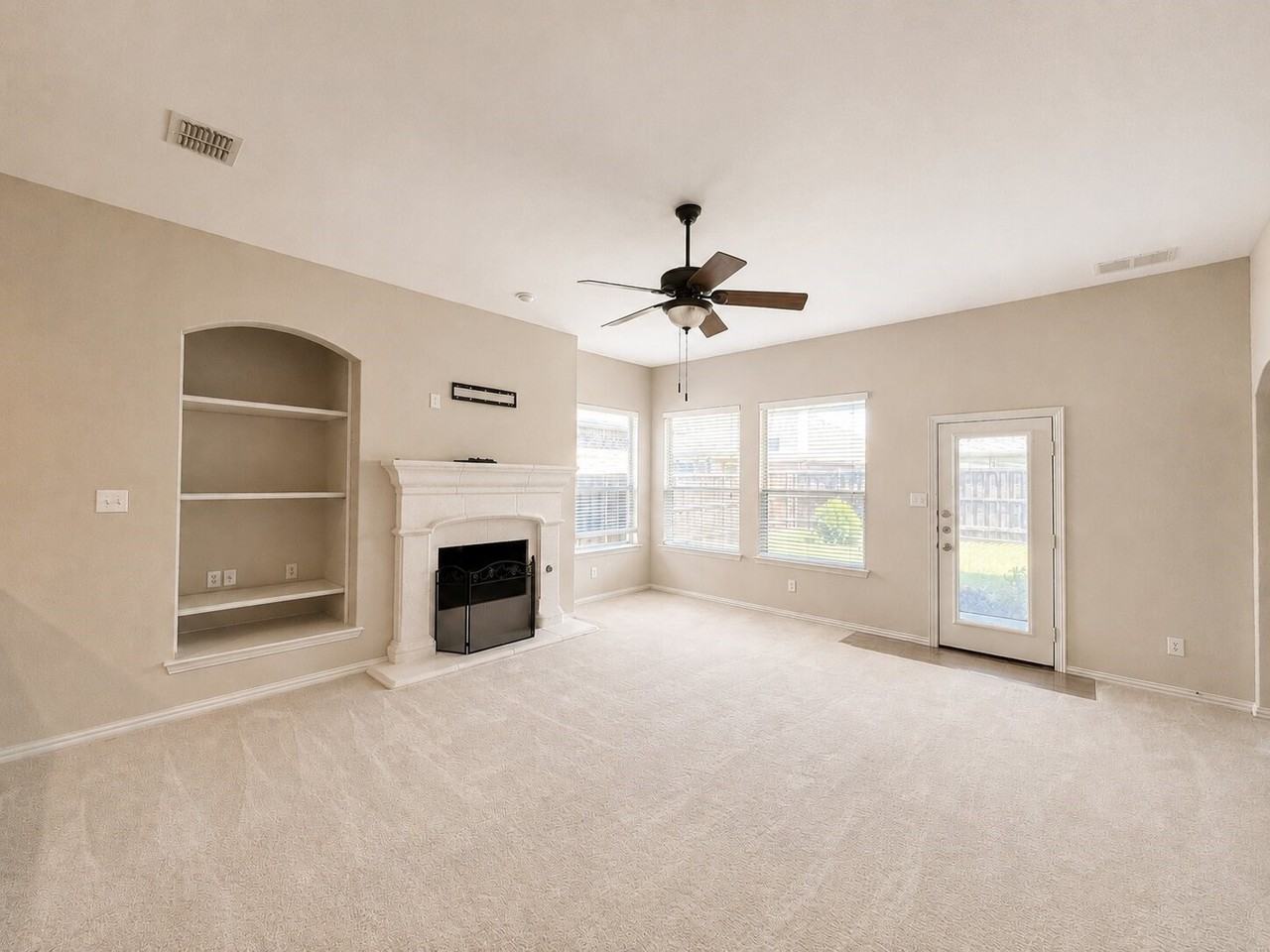 5724 Silverton Ave - Photo 3 of 19