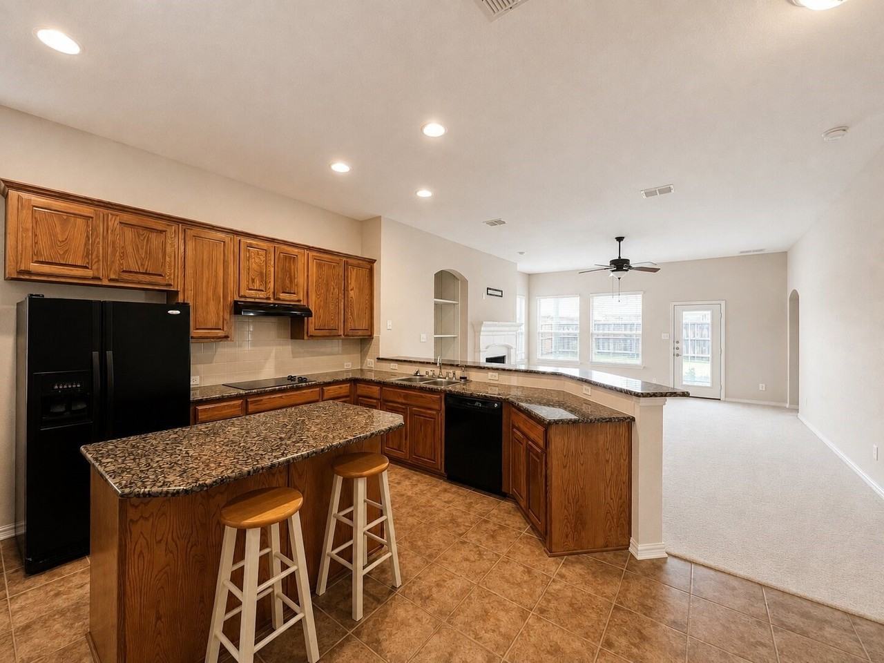 5724 Silverton Ave - Photo 4 of 19
