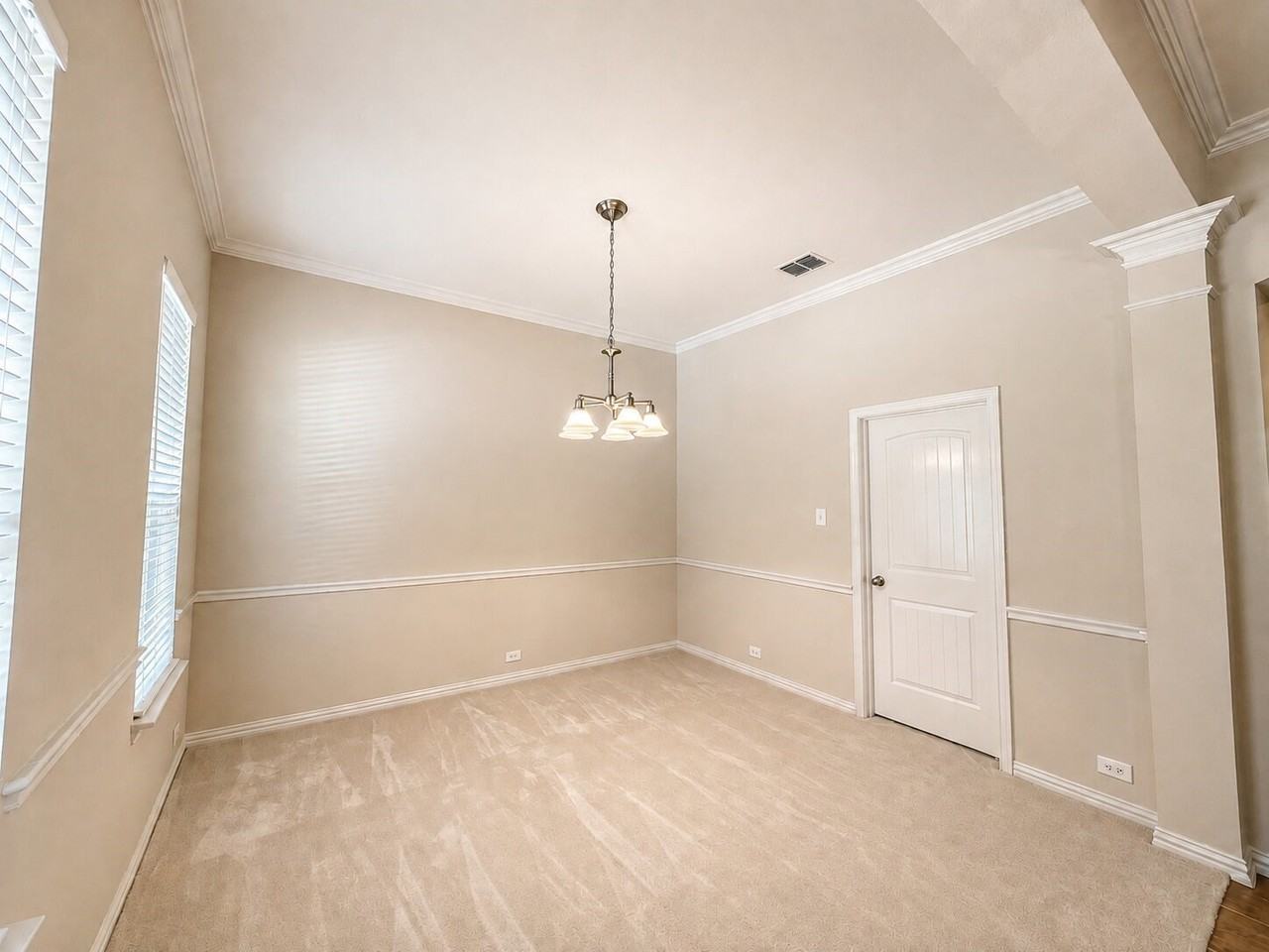 5724 Silverton Ave - Photo 7 of 19
