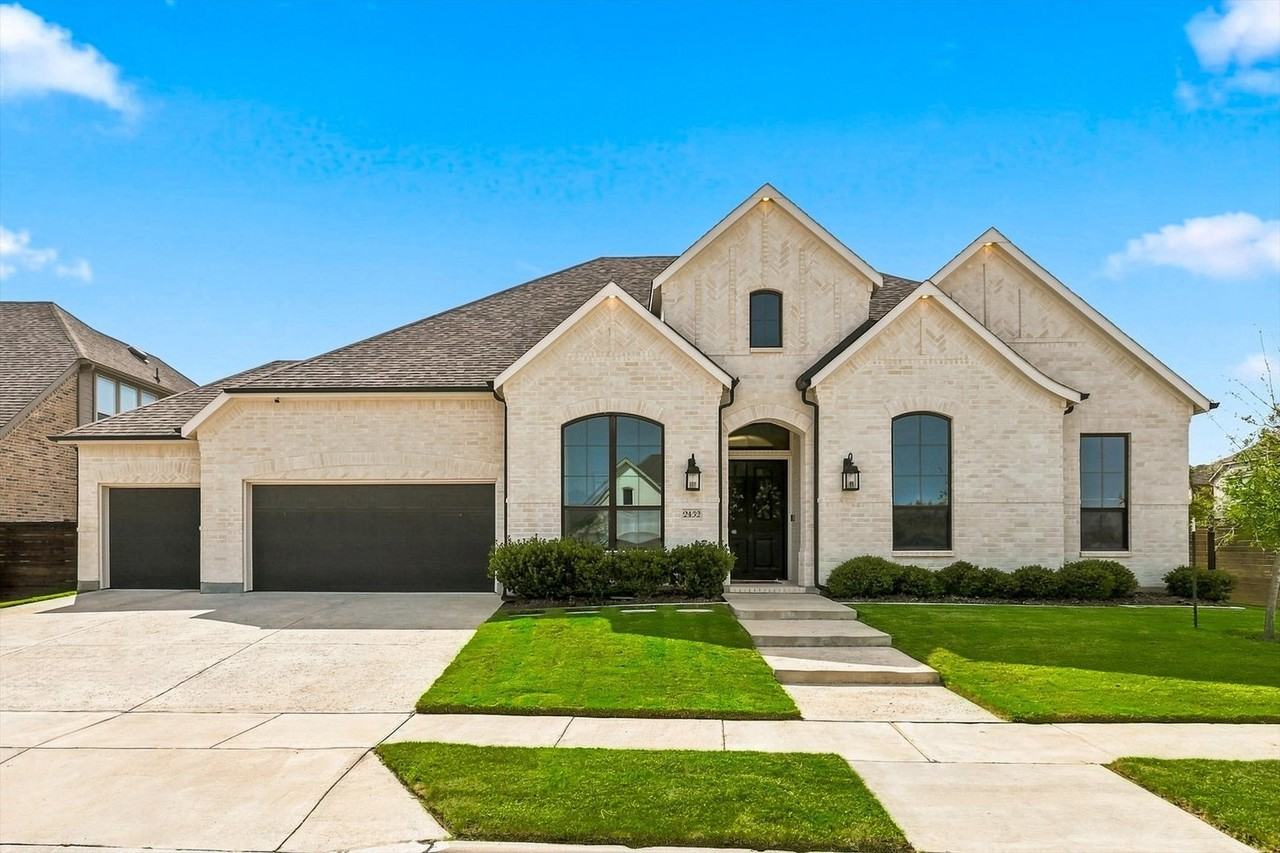 2432 Casia Lndg - Photo 2 of 40