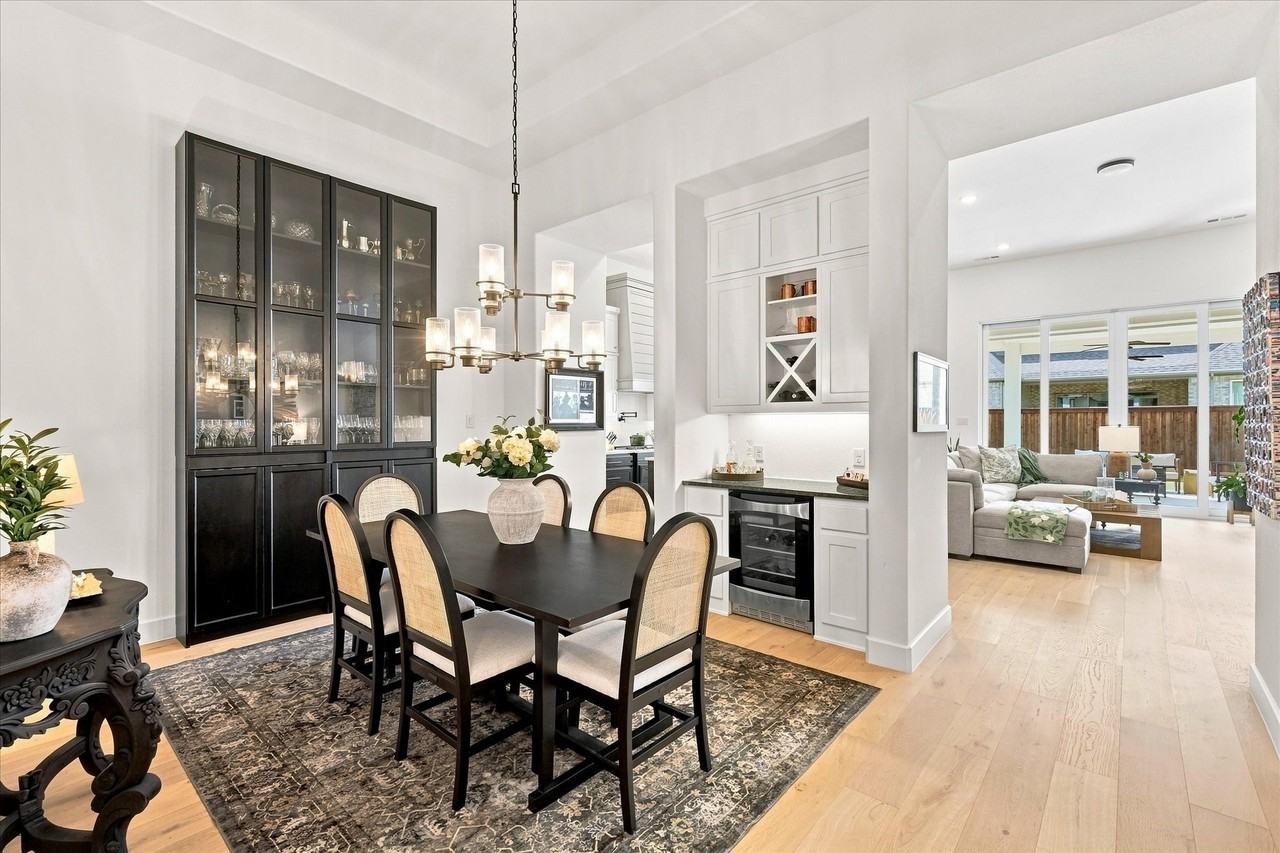 2432 Casia Lndg - Photo 6 of 40
